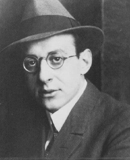Fritz Perls in 1923, in his late twenties, wearing a hat and round glasses